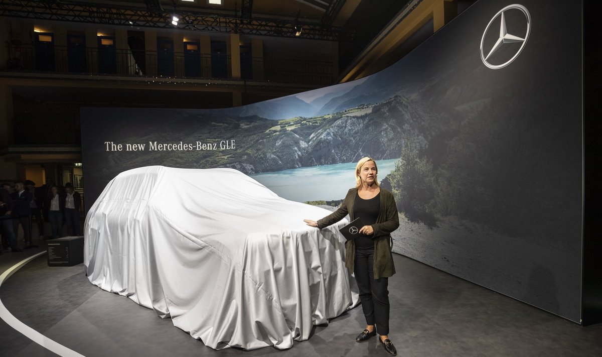 Paryžiaus automobilių parodoje pristatytas "Mercedes-Benz GLE"