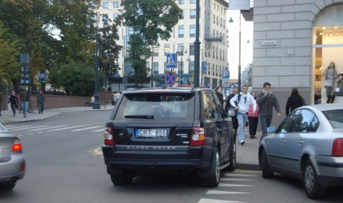 Parkavimas Vilniuje, Vilniaus ir Lelevelio g. sankryžoje. 2009-09-30, 18 val.