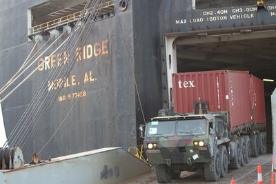 Laivas „Green Ridge“ iškrauna krovinius Klaipėdoje