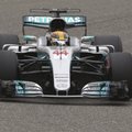 F-1 Kinijos GP etapo kvalifikaciją laimėjo britas L. Hamiltonas