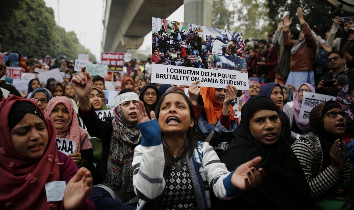 Indijoje protestų aukų skaičius išaugo iki 20