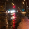 Įspėja dėl pavojaus: kai kurios vietos Vilniuje sunkiai pravažiuojamos, kelią dengia ledas