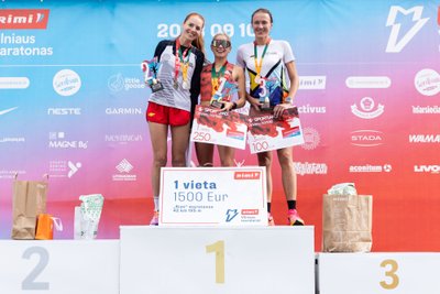 2023 m. Vilniaus maratono prizininkės (nuotr. Jurgos Urbonaitės)