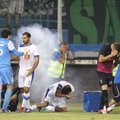 Kipro čempionate per rungtynes žiūrovo į aikštę mesta bomba išguldė futbolininkus