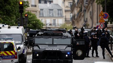 Prie Irano konsulato Paryžiuje – policijos sujudimas: pranešta apie vyrą su sprogmeniu
