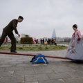 Šiaurės Korėjos priespauda: gali užkliūti ir balta vestuvinė suknelė ar akiniai nuo saulės