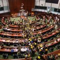 Гонконг: протестующие прорвались в здание парламента