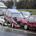 Vilniuje didžiulė avarija paralyžiavo eismą: automobiliai užvažiavo vienas ant kito