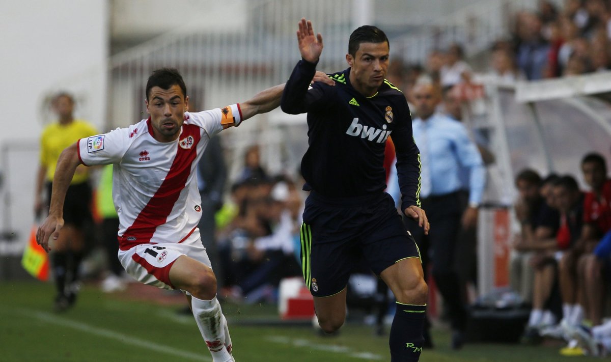 Javieras Fuego ("Rayo Vallecano") kovoja su Cristiano Ronaldo ("Real")