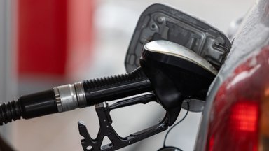 LEA: skirtumas tarp benzino ir dyzelino kainų Lietuvoje toliau didėja