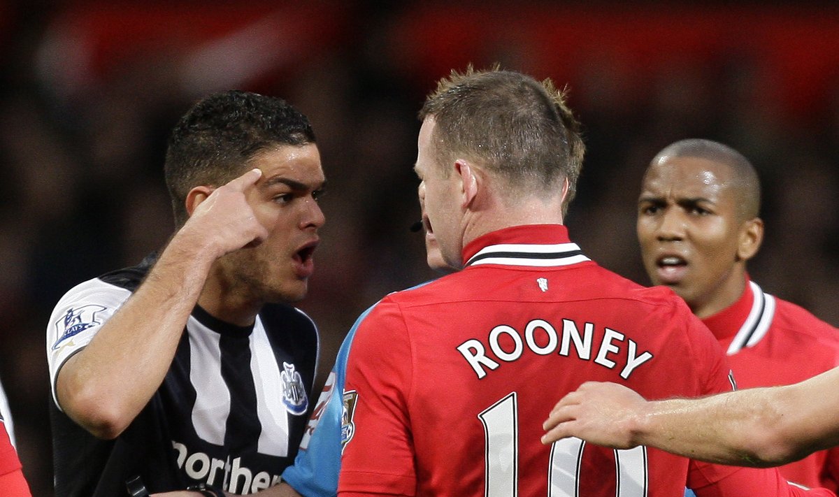 Hatemas Ben Arfa ("Newcastle") ir Wayne'as Rooney ("Man Utd")