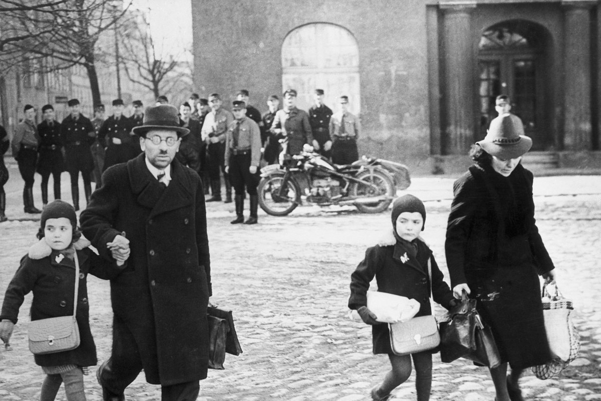 Первые месяцы Холокоста: кто повинен в убийствах евреев на западе Литвы? -  Delfi RU