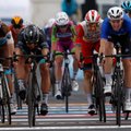 Konovalovas su komanda džiaugiasi pergale „Giro d’Italia“ lenktynėse