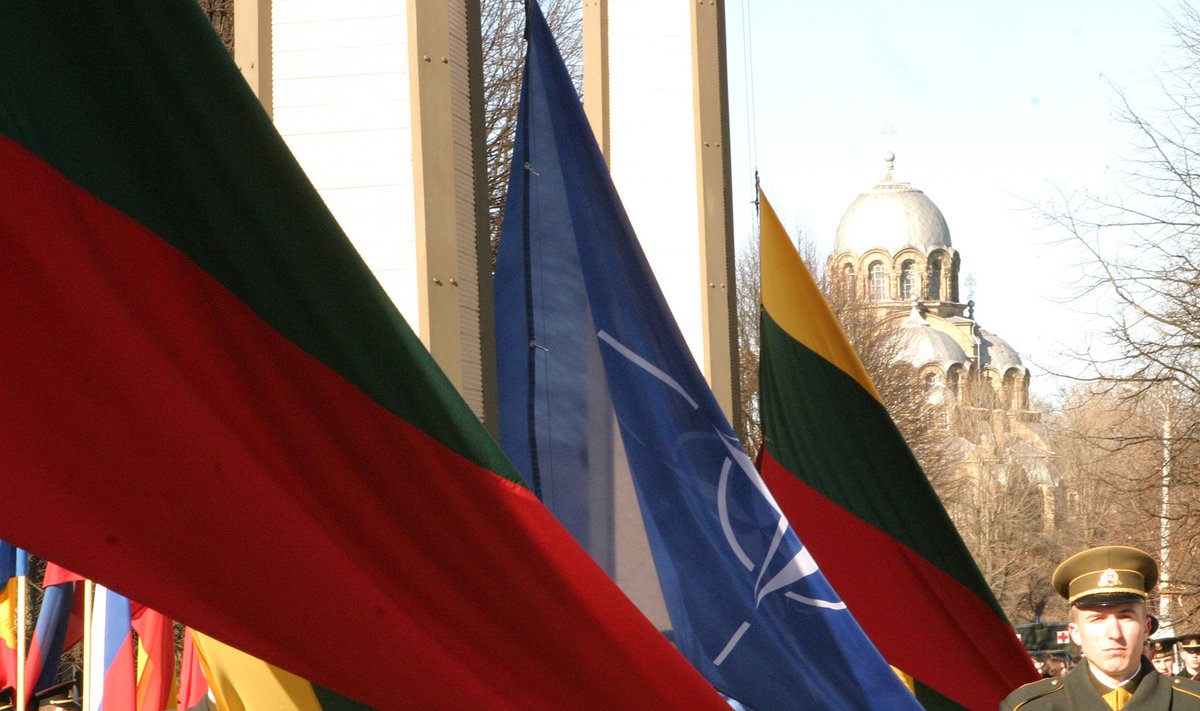 Lietuvos stojimas į NATO 2004 m.