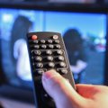 Žiūrint TV neįjungus šviesos gresia depresija