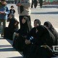Irake moterims uždrausta eiti į šiitų šventyklą
