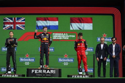 George Russell (Mercedes-AMG Petronas F1 Team), Max Verstappen (Red Bull), Charles Leclerc