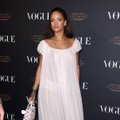 Stiliaus katastrofa: Rihanna į „Vogue“ vakarėlį užsuko vilkėdama naktinius?