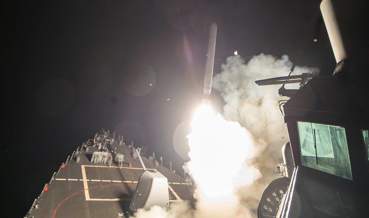 US missiles fly to Syria