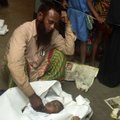 Tragedija Bangladeše: po kelto nelaimės teko traukti kūnus