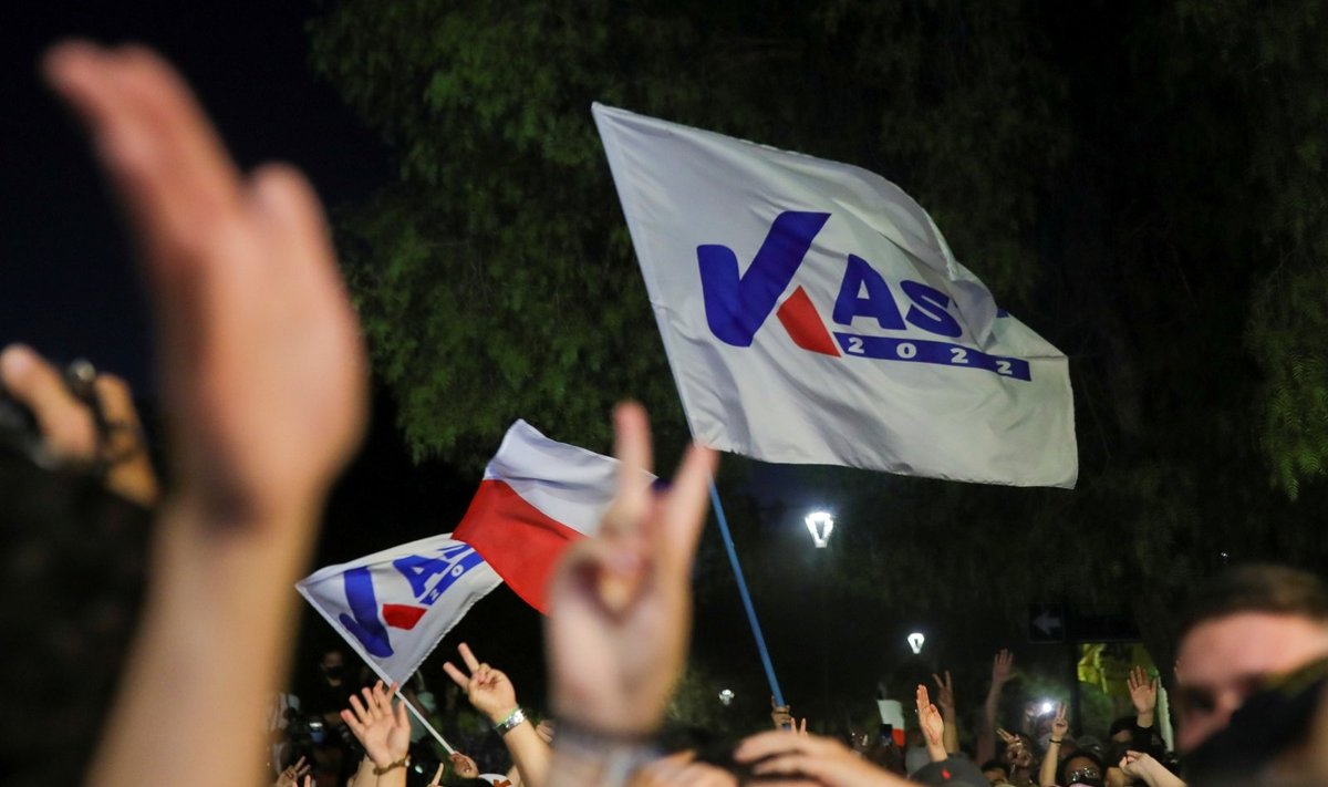 Čilės prezidento antrame rate veikiausiai varžysis priešingų politinių srovių kandidatai