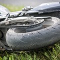 Avarija sostinėje: po susidūrimo motociklininkas skubiai išgabentas į ligoninę