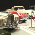 Automobilių parodoje Dubajuje - vintažinių mašinų ekspozicija