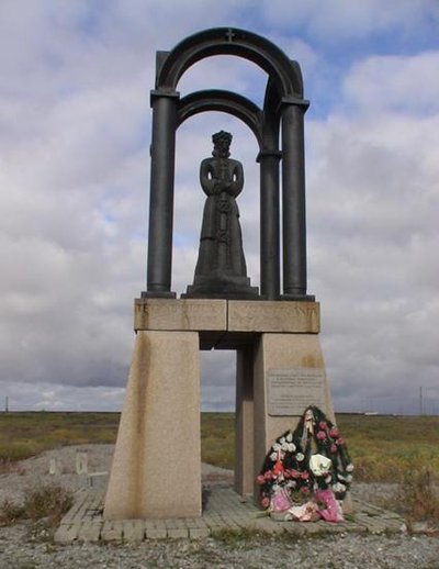 Памятник литовцам, погибшим во время восстания 1 августа 1953 и всем гражданам Литвы, погибшим в Воркутинских лагерях. Открыт в 1994 г. по инициативе литовских общественных организаций и Воркутинского Мемориала. Виртуальный музей ГУЛАГа