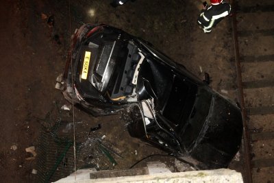 Kaune automobilis rėžėsi į stulpą, prispausti du žmonės
