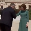 [Delfi trumpai] Moldovos prezidentė neleido Orbanui pabučiuoti jos rankos (video)