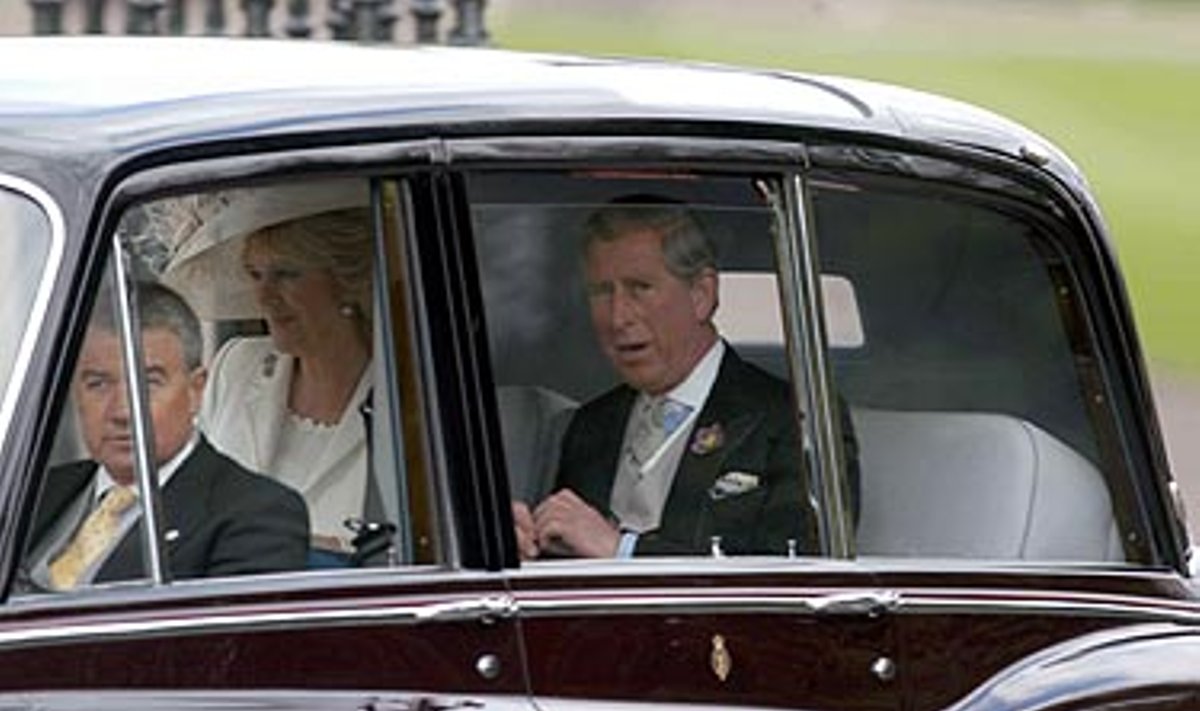 Princas Charlesas ir Camilla Parker Bowles atvyksta į savo vestuves. 