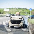 Šiaulių rajone pagrobtą iš kiemo automobilį surado sudegusį