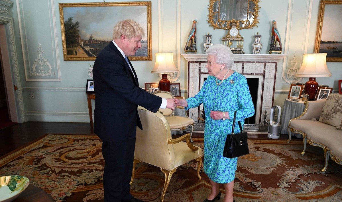 Borisas Johnsonas, Elizabeth II 