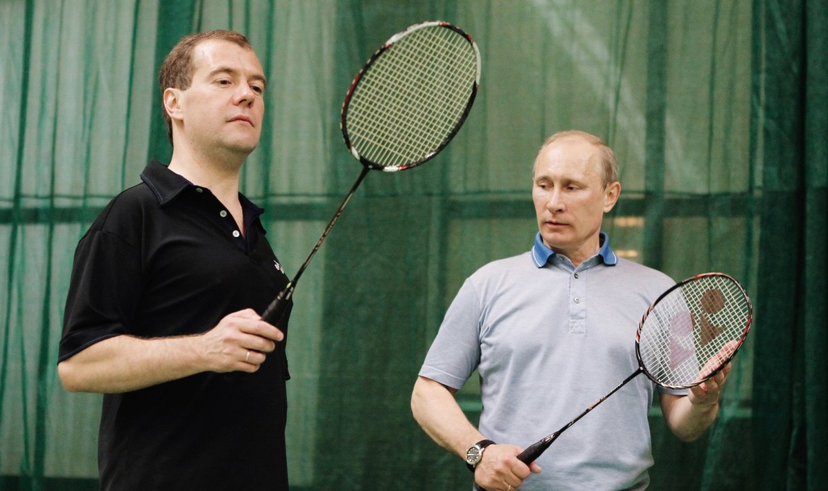Vladimiras Putinas ir Dmitrijus Medvedevas 2011-aisiais badmintono aikštėje
