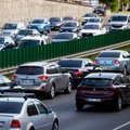 Kylančios automobilių kainos gyventojų kol kas negąsdina: nauji reikalavimai juos dar labiau pabrangins