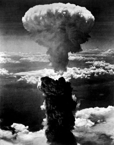 Ядерный гриб над городом Нагасаки 9 августа 1945 года – Britannica