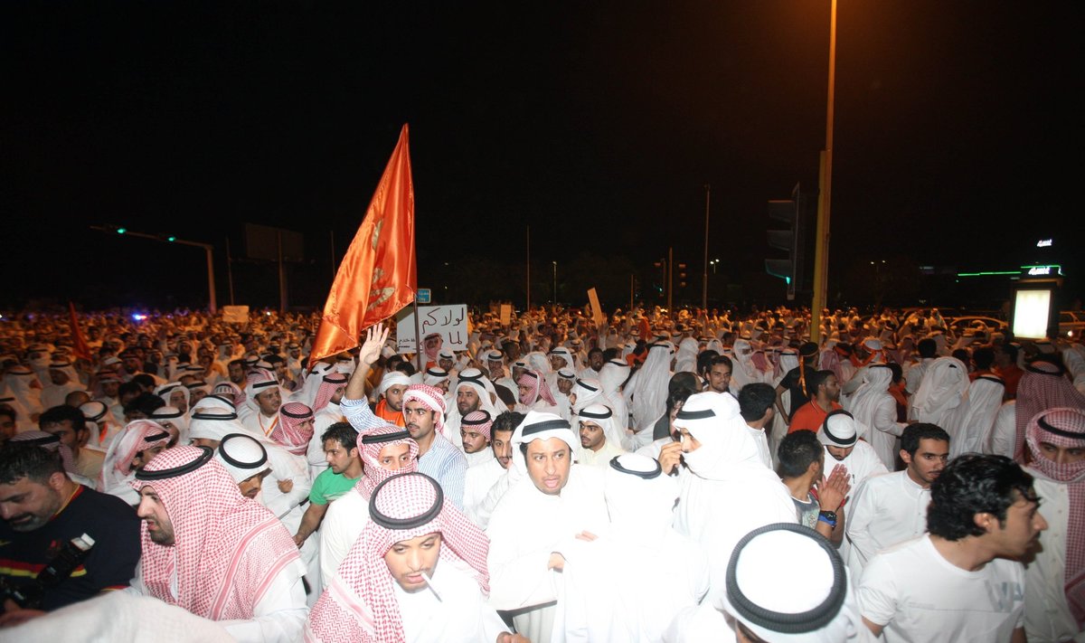 Kuveite per protestuotojų ir policijos susirėmimus sužeista daugiau kaip 100 žmonių
