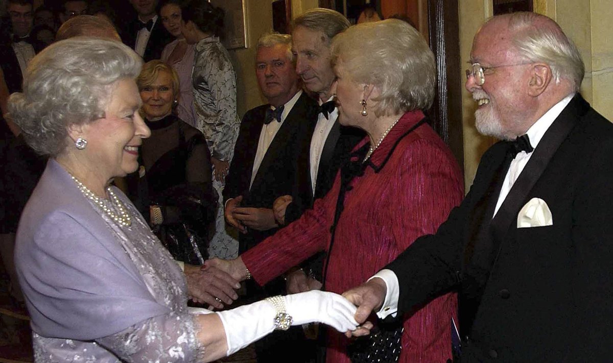 Richardas Attenborough ir karalienė Elžbieta II