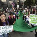 Tūkstančiai moterų Lotynų Amerikoje reikalavo teisės į abortą