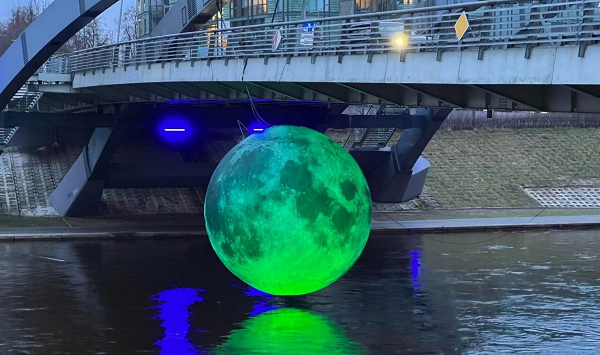 Mėnulis po Mindaugo tiltu