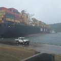 Smarki audra atplukdė konteinerinį laivą, kuris užblokavo Durbano uostą