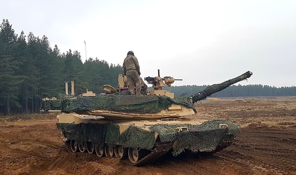 Abrams tankas juda link pozicijos