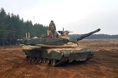 Abrams tankas juda link pozicijos