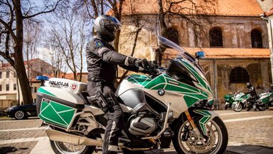 Nauji policijos motociklai buvo pritaikyti BMW gamykloje