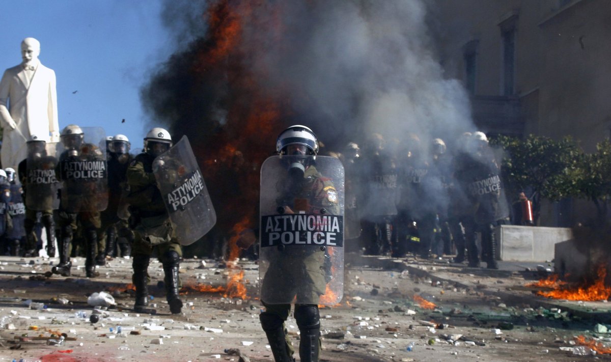 Graikijoje policijos pajėgos susirėmė su protestuotojais