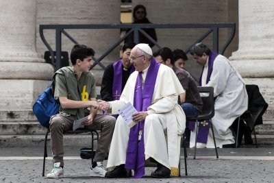 16 paauglių atliko išpažintį popiežiui Pranciškui 