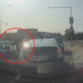 Užfiksavo smurto protrūkį gatvėje: „Prius“ vairuotojas sumanė paauklėti „klevą“