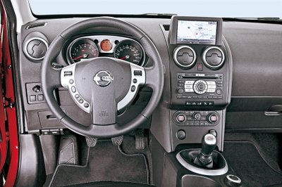 Populiariausia „Tekna“ modifikacija turi navigacinę sistemą su liečiamuoju ekranu. Važiavimo komfortas – didelis „Qashqai“ privalumas
