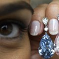 Už auskarus su deimantais aukcione Šveicarijoje sumokėta rekordinė suma