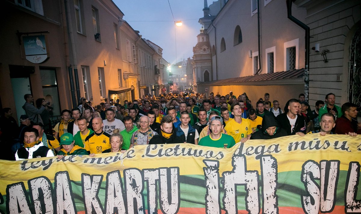 Lietuvos futbolo fanų eisena (asociatyvi nuotrauka)